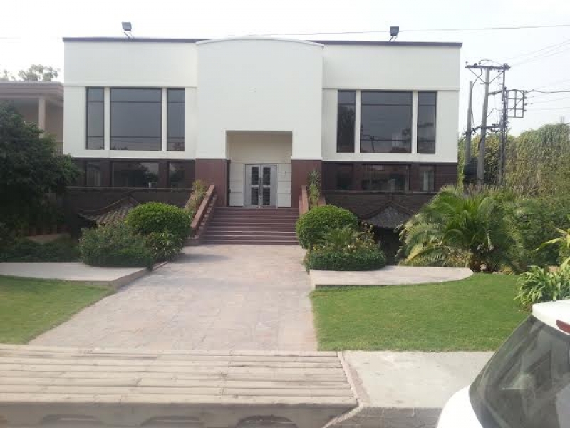 Commercial Available for Rent Circular Road FAISALABAD MAIN BUILDING