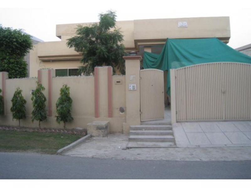 Commercial Available for Rent Lawrence Road LAHORE 