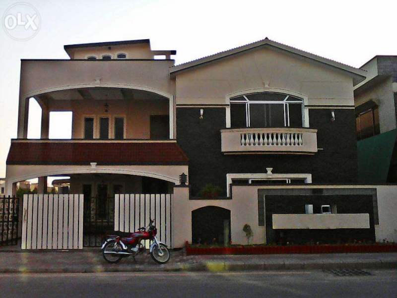 Commercial Available for Rent Model Town LAHORE 