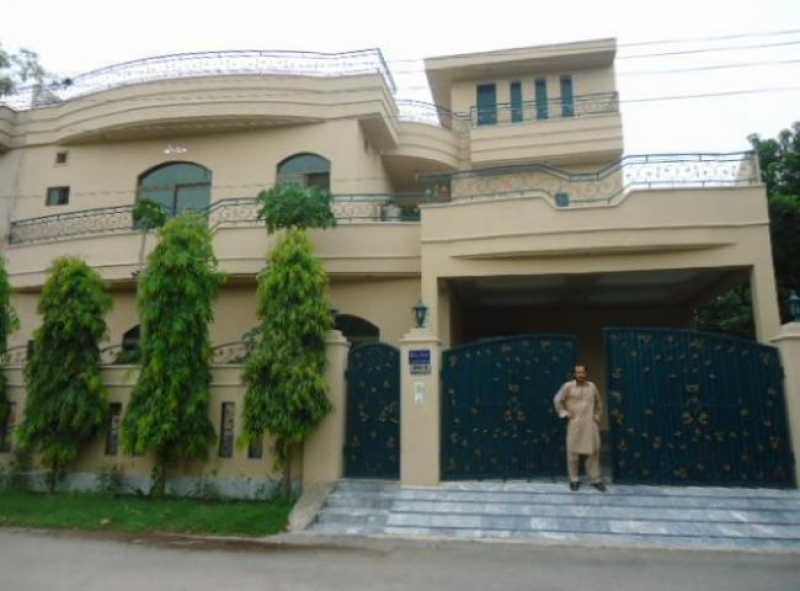 Commercial Available for Rent Model Town LAHORE 