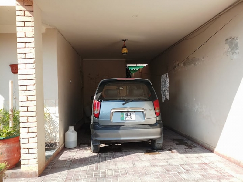 Commercial Available for Rent Surrounding area agricultural lands MULTAN 5