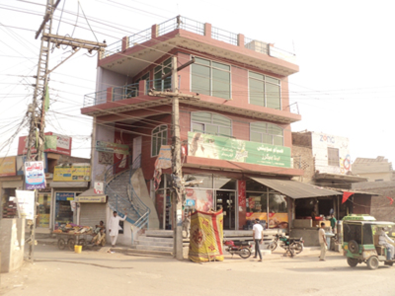 Commercial Available for Sale Main Road FAISALABAD Corner Building on Main Road