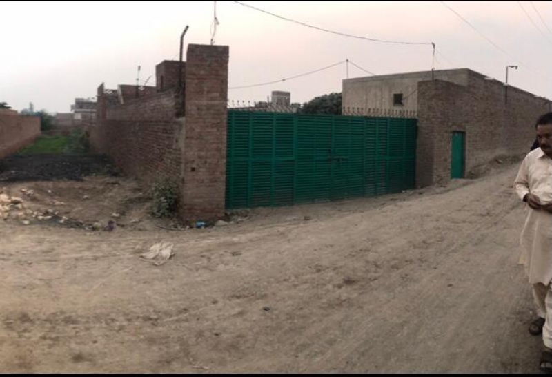 Commercial Available for Sale Samundry Road FAISALABAD main gate