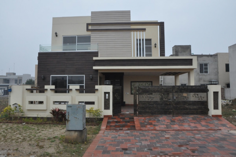 Commercial Available for Sale Mall Road LAHORE 