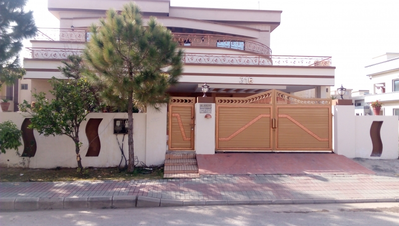 House Available for Rent Bahria Town ISLAMABAD Front of house