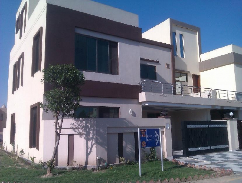 House Available for Rent Bahria Town LAHORE pic