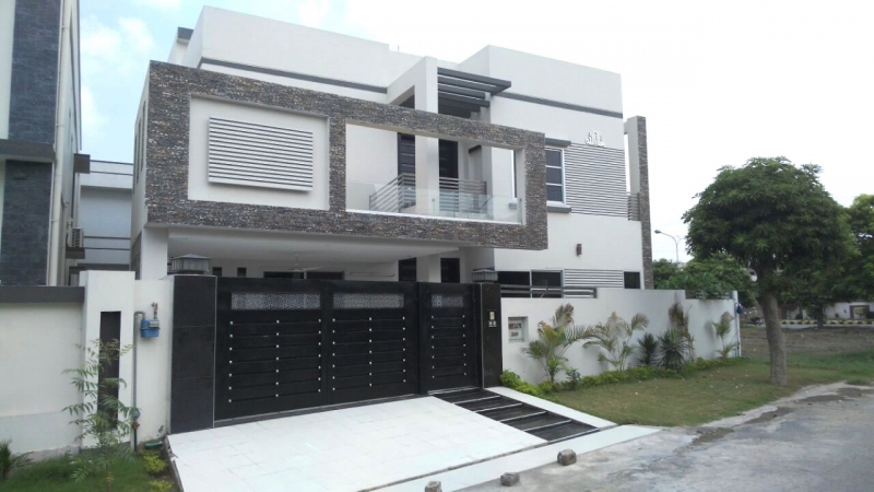 House Available for Sale D.C Colony GUJRANWALA Front of House
