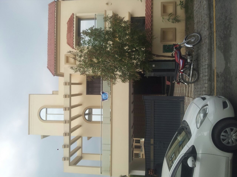 House Available for Sale Bahria Town LAHORE 