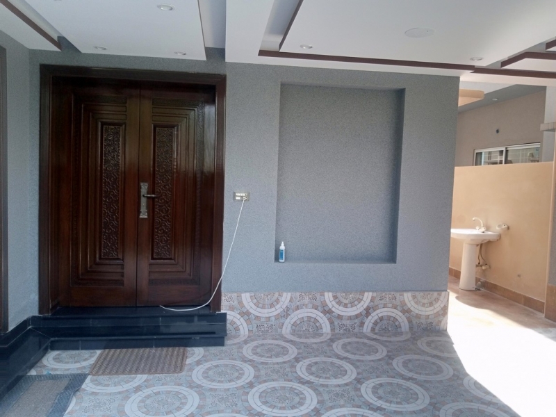 House Available for Sale Bahria Town LAHORE 