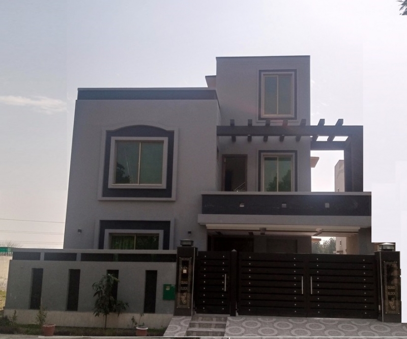 House Available for Sale Bahria Town LAHORE 