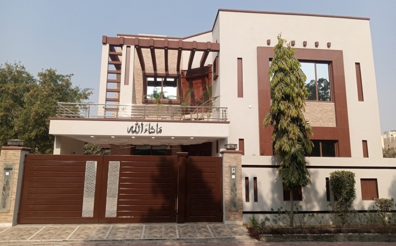 House Available for Sale Bahria Town LAHORE 