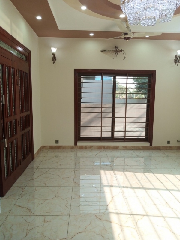 House Available for Sale Bahria Town LAHORE 