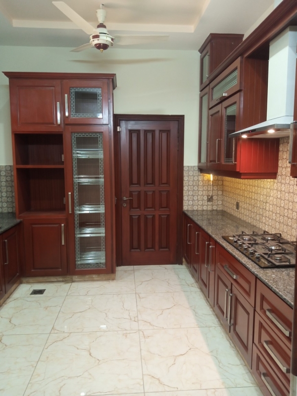 House Available for Sale Bahria Town LAHORE 