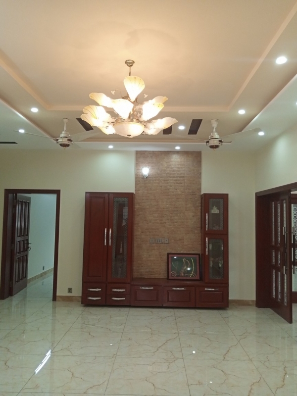 House Available for Sale Bahria Town LAHORE 