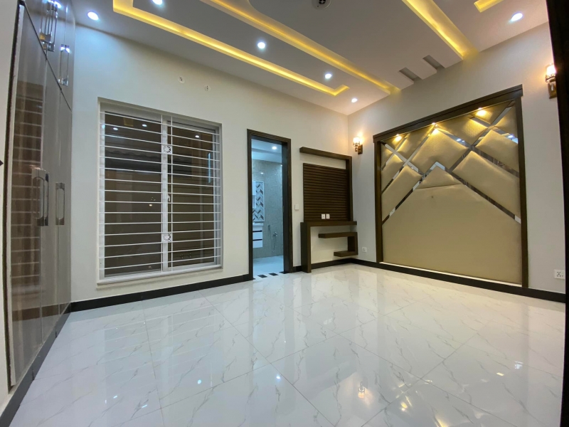 House Available for Sale Bahria Town LAHORE Bedroom