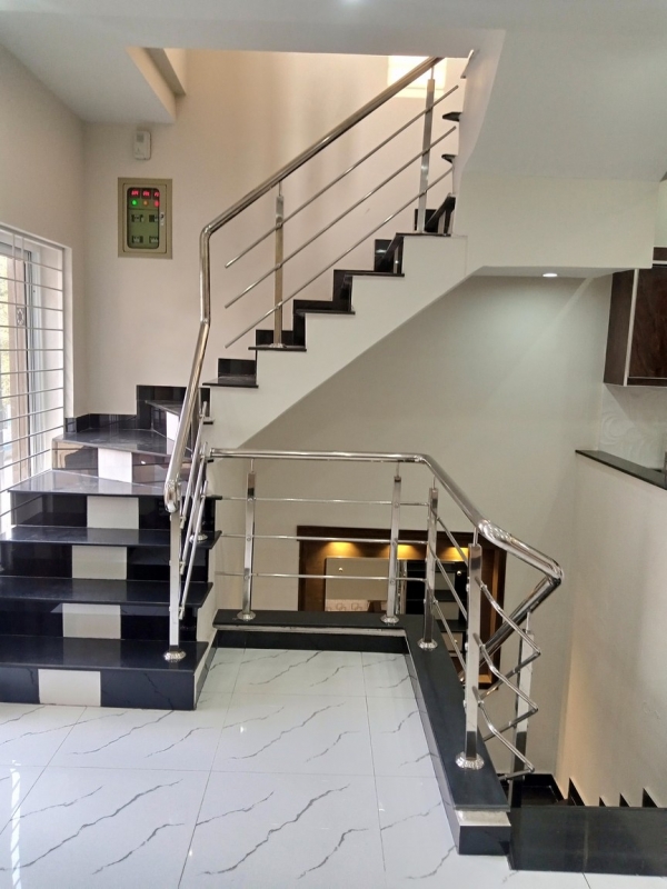 House Available for Sale Bahria Town LAHORE 