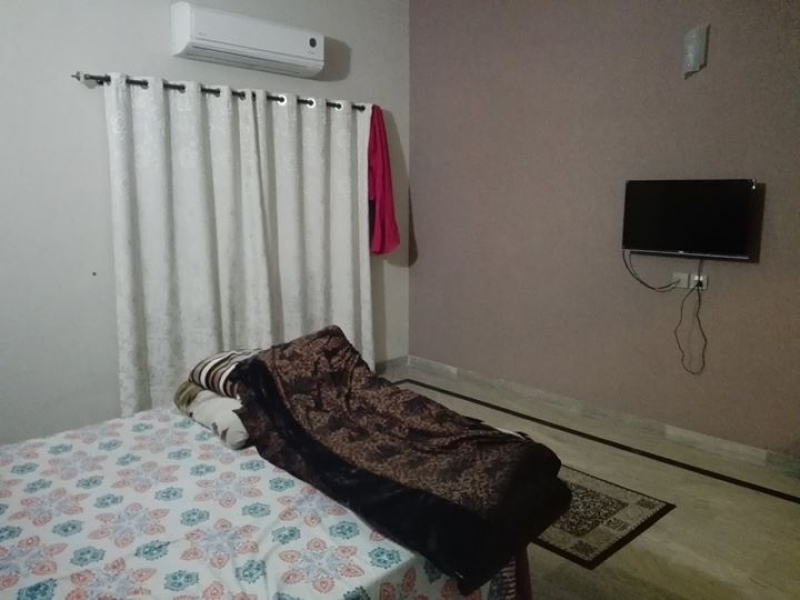 House Available for Sale Johar Town LAHORE Beautiful room