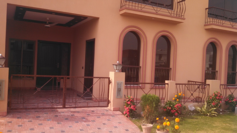 House Available for Sale Park View LAHORE 