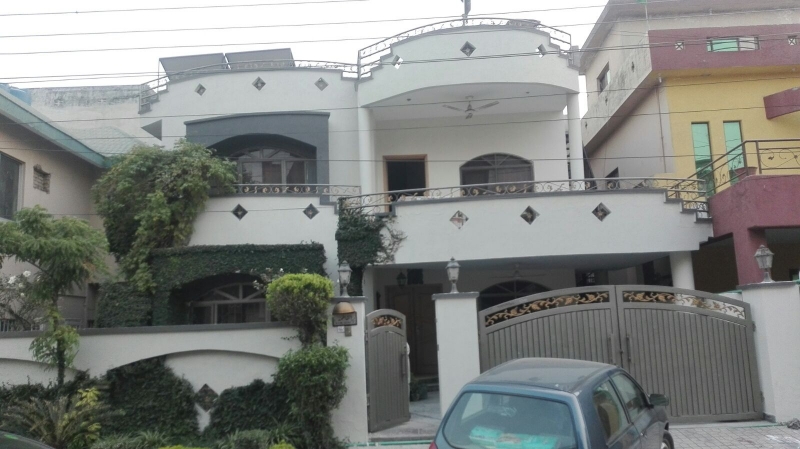 House Available for Sale A.W.T RAWALPINDI A house (40X70) having different features