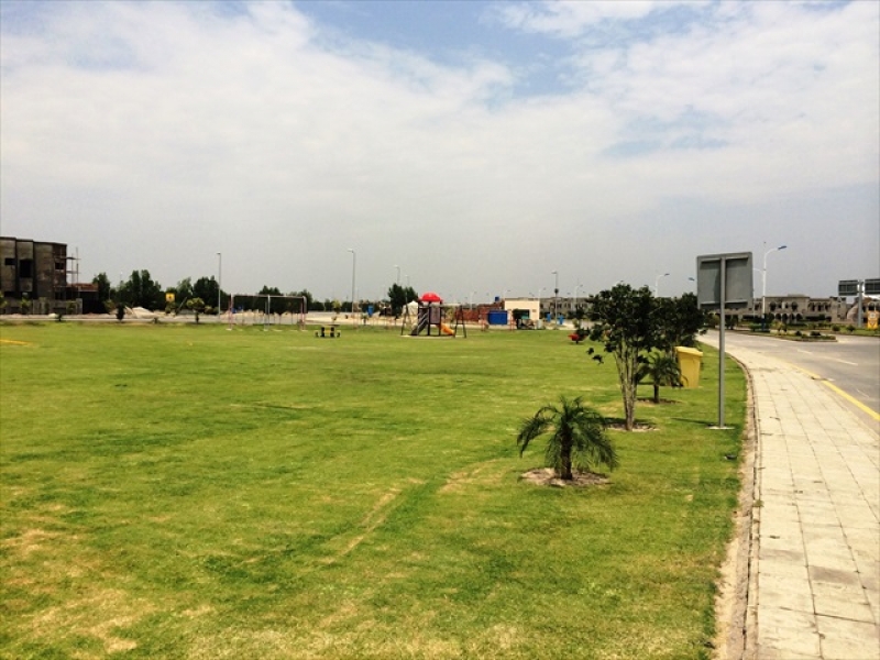 Plot Available for Sale A.W.T LAHORE 10 Marla Golf Plot For Sale - Confirm Location In Bahria Town Golf View Residency
